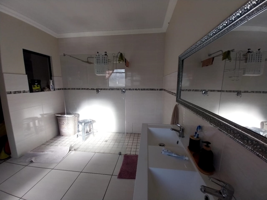 3 Bedroom Property for Sale in Van Riebeeck Park Western Cape